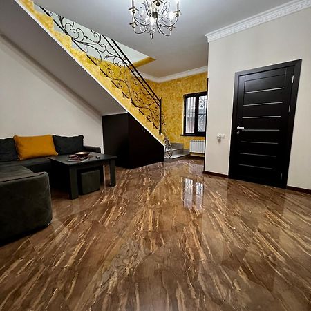 New , Comfortable 3 Bedroom House Ereván Exterior foto