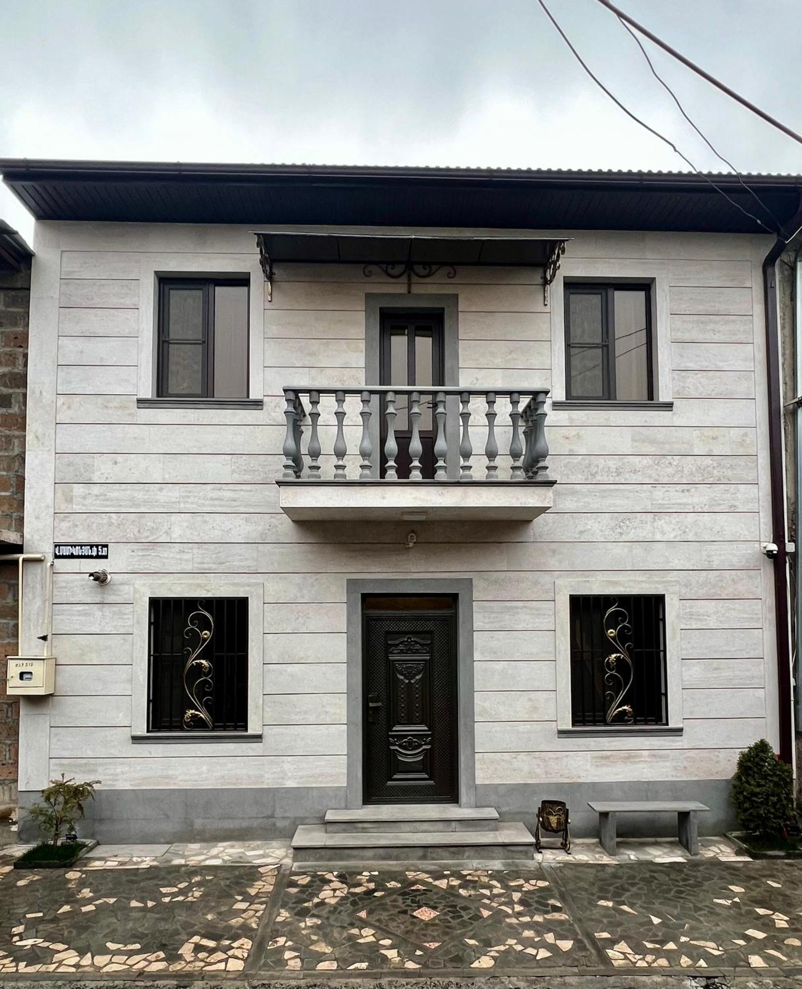 New , Comfortable 3 Bedroom House Ereván Exterior foto